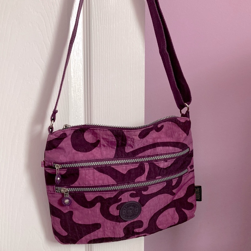 Aodilong cross body bag with 4 zip compartments